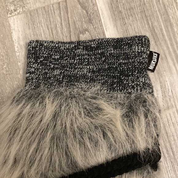 MUKLUKS - Picture 6 of 9